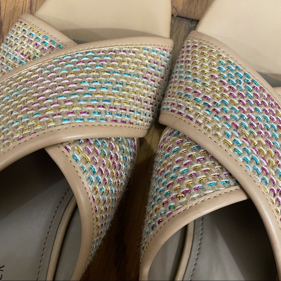 DONALD PLINER | Woven Colorful Low Heel - Picture 4 of 6
